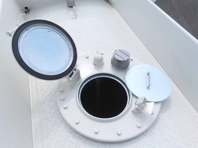 日野デュトロタンク車（タンクローリー）小型（2t・3t）[写真28]