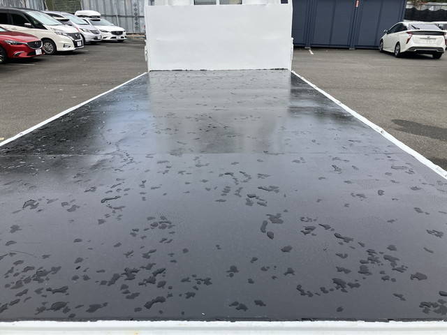 三菱ふそうキャンター平ボディ小型（2t・3t）[写真11]