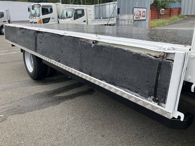 三菱ふそうキャンター平ボディ小型（2t・3t）[写真13]