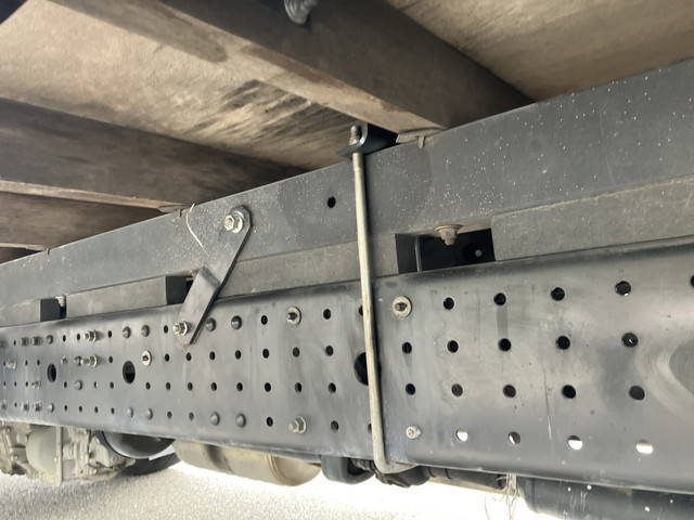 三菱ふそうキャンター平ボディ小型（2t・3t）[写真23]