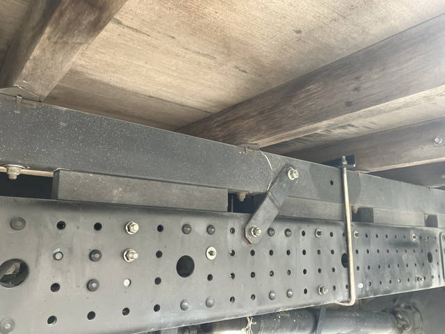 三菱ふそうキャンター平ボディ小型（2t・3t）[写真24]