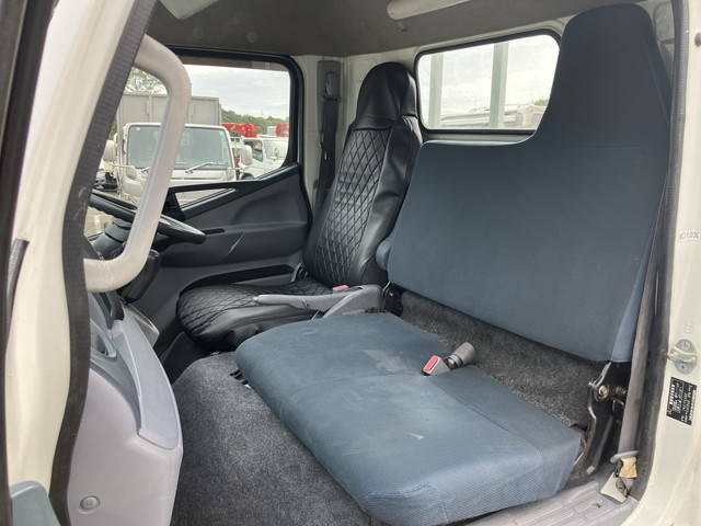 三菱ふそうキャンター平ボディ小型（2t・3t）[写真31]