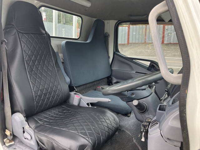 三菱ふそうキャンター平ボディ小型（2t・3t）[写真32]