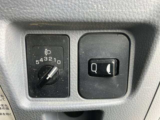 三菱ふそうキャンター平ボディ小型（2t・3t）[写真39]