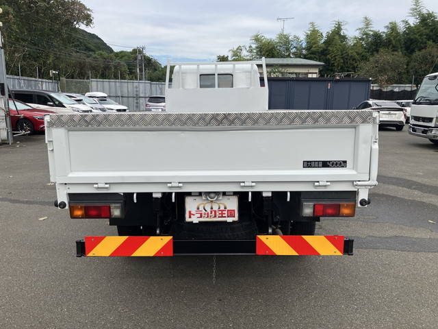 三菱ふそうキャンター平ボディ小型（2t・3t）[写真09]