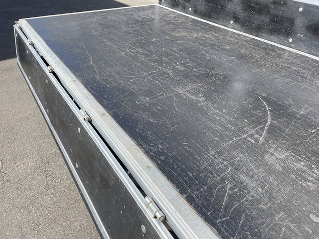 日産アトラス平ボディ小型（2t・3t）[写真06]