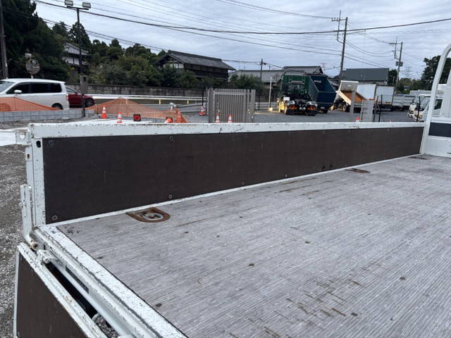 日野デュトロ平ボディ小型（2t・3t）[写真11]