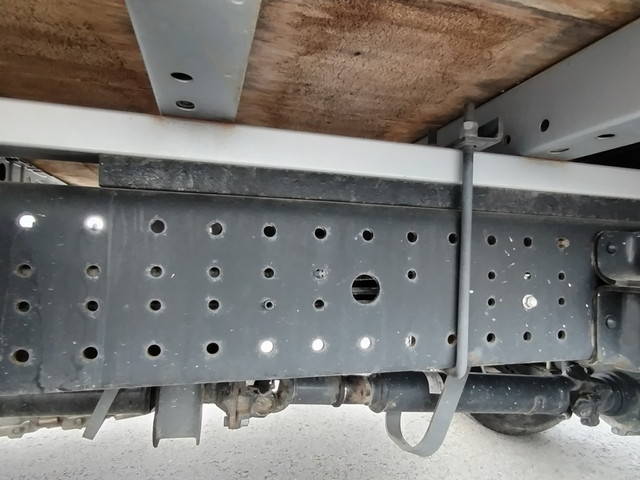 日野デュトロ平ボディ小型（2t・3t）[写真13]