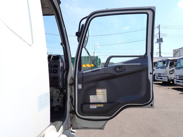 三菱ふそうファイター平ボディ中型（4t）[写真15]
