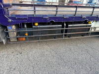 UDトラックスクオン平ボディ大型（10t）[写真13]