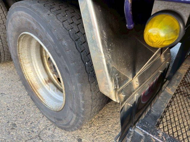 UDトラックスクオン平ボディ大型（10t）[写真15]