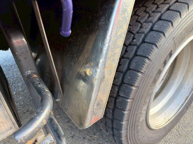 UDトラックスクオン平ボディ大型（10t）[写真16]