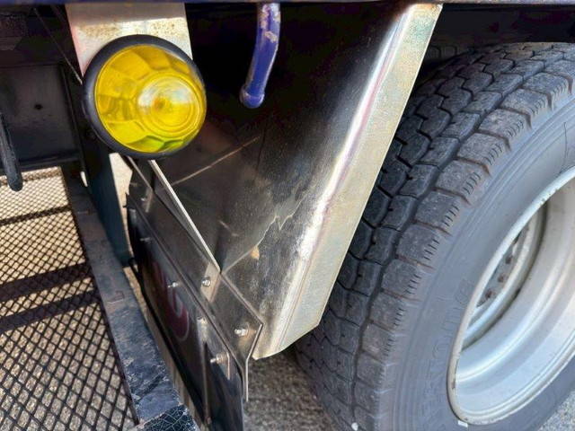 UDトラックスクオン平ボディ大型（10t）[写真17]