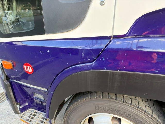 UDトラックスクオン平ボディ大型（10t）[写真19]