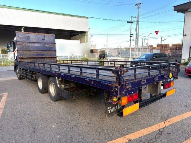 UDトラックスクオン平ボディ大型（10t）[写真02]