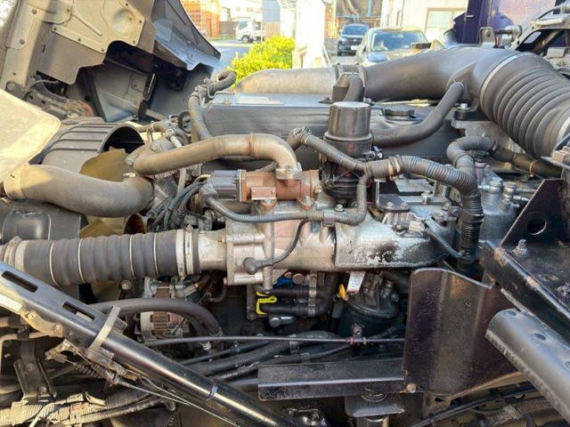 UDトラックスクオン平ボディ大型（10t）[写真22]