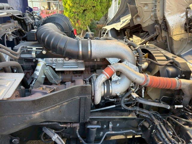 UDトラックスクオン平ボディ大型（10t）[写真23]