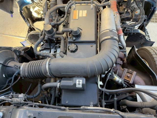 UDトラックスクオン平ボディ大型（10t）[写真24]