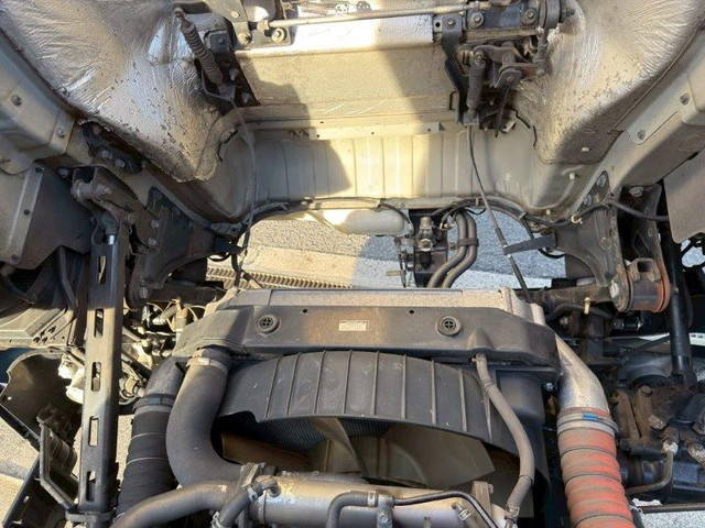 UDトラックスクオン平ボディ大型（10t）[写真25]