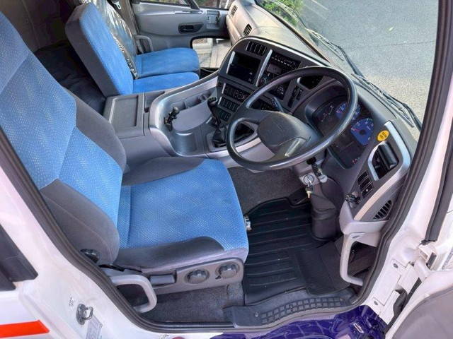 UDトラックスクオン平ボディ大型（10t）[写真27]