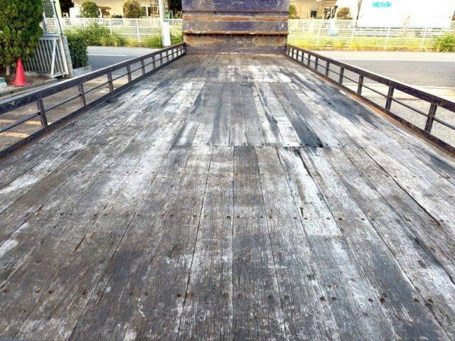 UDトラックスクオン平ボディ大型（10t）[写真05]