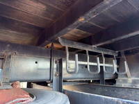 UDトラックスクオン平ボディ大型（10t）[写真08]