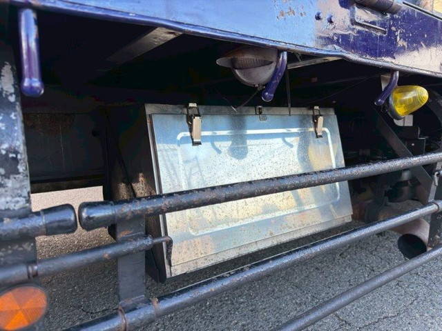 UDトラックスクオン平ボディ大型（10t）[写真08]