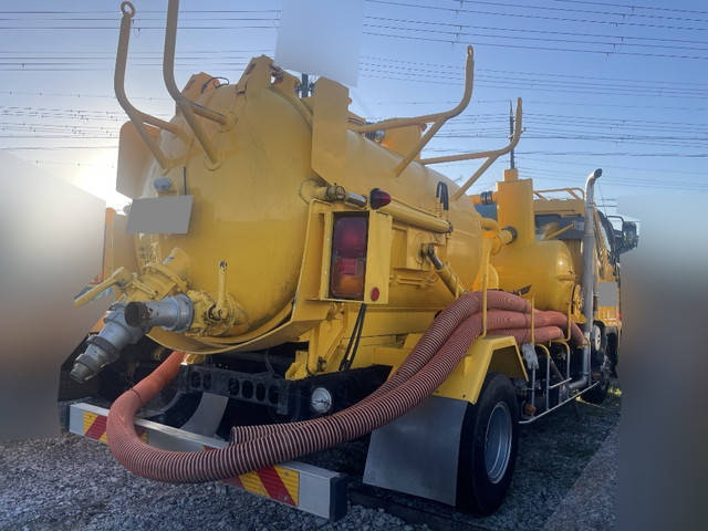 日野レンジャー汚泥吸引車中型（4t）[写真02]