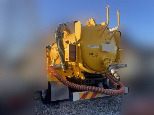 日野レンジャー汚泥吸引車中型（4t）[写真03]