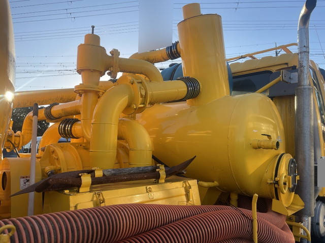 日野レンジャー汚泥吸引車中型（4t）[写真05]