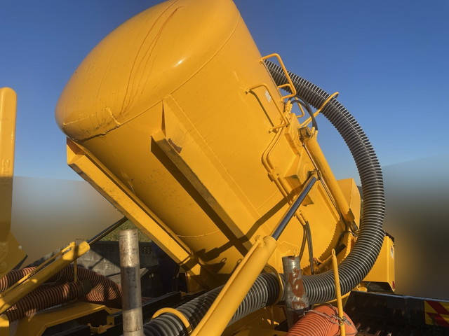 日野レンジャー汚泥吸引車中型（4t）[写真08]