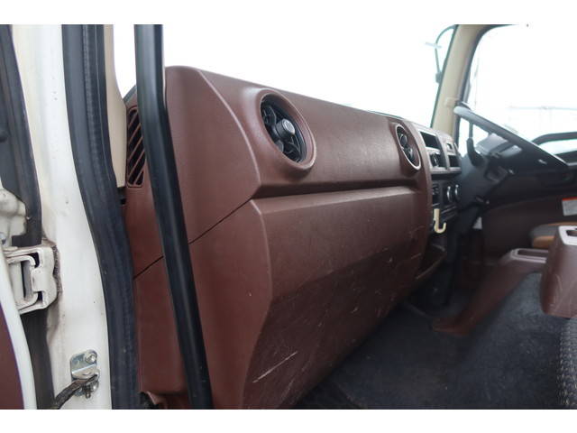 日野レンジャー平ボディ中型（4t）[写真28]