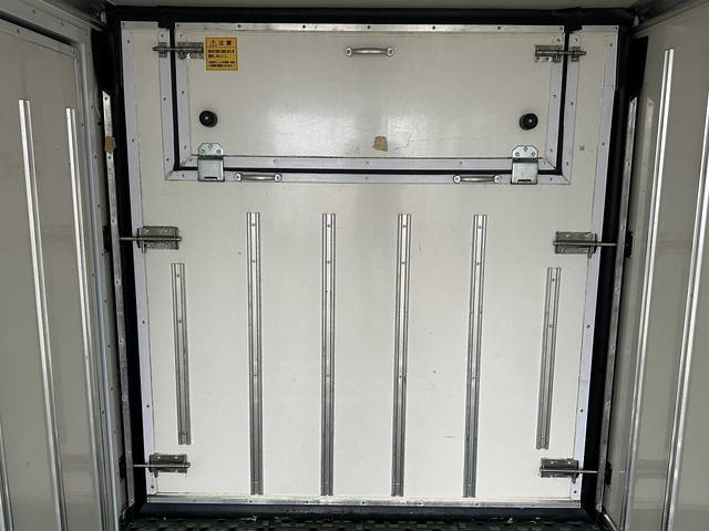 いすゞエルフ冷凍車（冷蔵車）小型（2t・3t）[写真23]