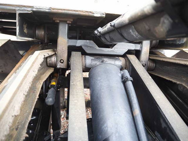 いすゞエルフローダーダンプ小型（2t・3t）[写真12]