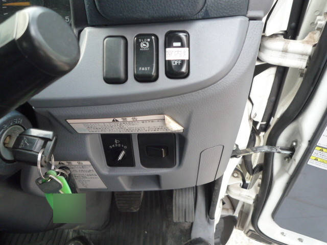 三菱ふそうキャンターアルミバン小型（2t・3t）[写真31]