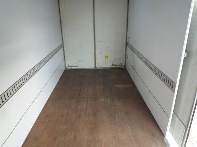 三菱ふそうキャンターアルミバン小型（2t・3t）[写真36]