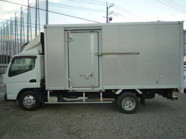 三菱ふそうキャンターアルミバン小型（2t・3t）[写真06]