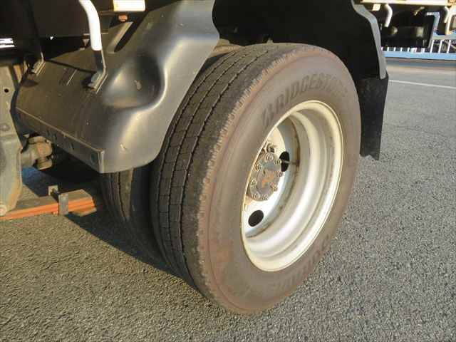 いすゞエルフ平ボディ小型（2t・3t）[写真23]