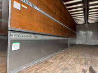 いすゞギガアルミウイング大型（10t）[写真14]