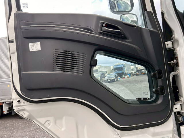 いすゞギガアルミウイング大型（10t）[写真16]