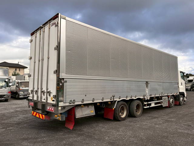 いすゞギガアルミウイング大型（10t）[写真02]