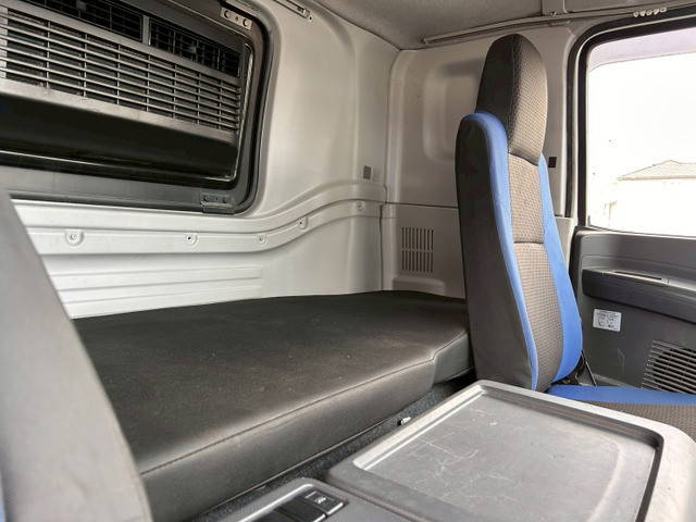 いすゞギガアルミウイング大型（10t）[写真21]