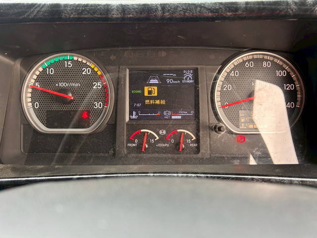 いすゞギガアルミウイング大型（10t）[写真24]