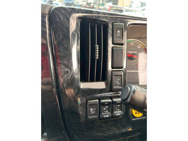 いすゞギガアルミウイング大型（10t）[写真25]