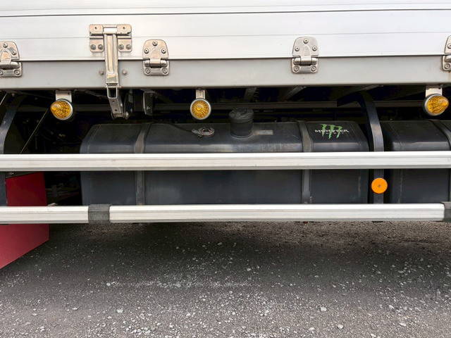 いすゞギガアルミウイング大型（10t）[写真35]