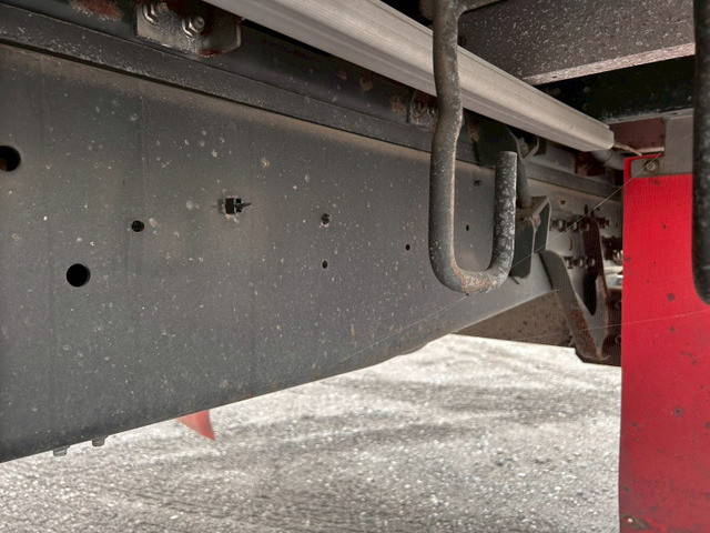 いすゞギガアルミウイング大型（10t）[写真37]