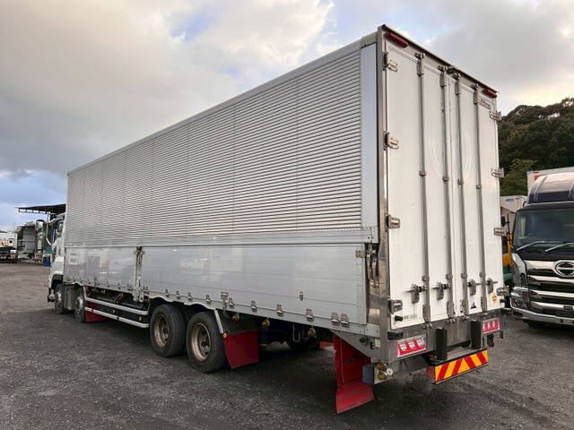 いすゞギガアルミウイング大型（10t）[写真04]