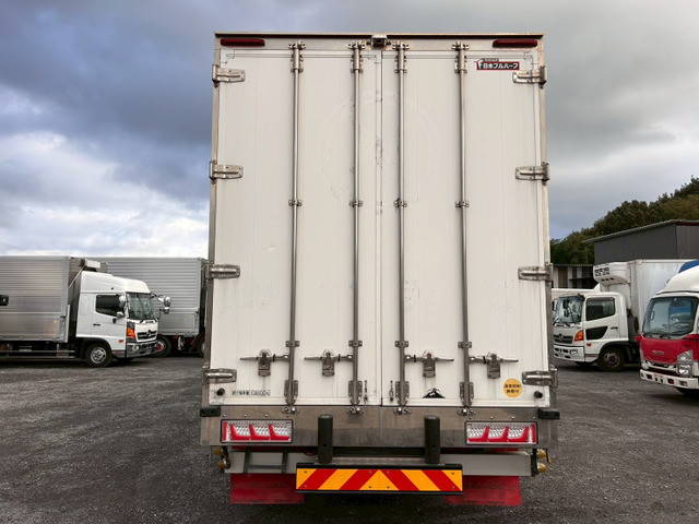 いすゞギガアルミウイング大型（10t）[写真05]