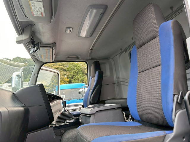 いすゞギガアルミウイング大型（10t）[写真06]