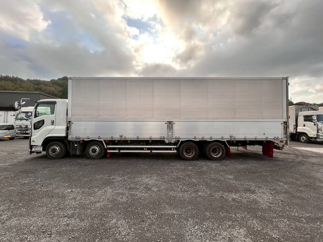 いすゞギガアルミウイング大型（10t）[写真08]